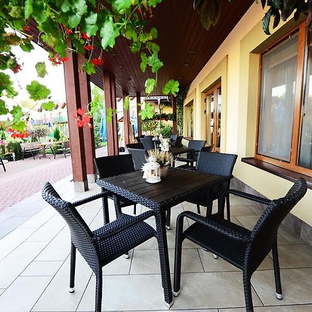 Hotel Daglezja Nad Jeziorem Kornickim Kórnik Buitenkant foto
