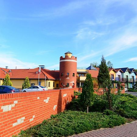 Hotel Daglezja Nad Jeziorem Kornickim Kórnik Buitenkant foto