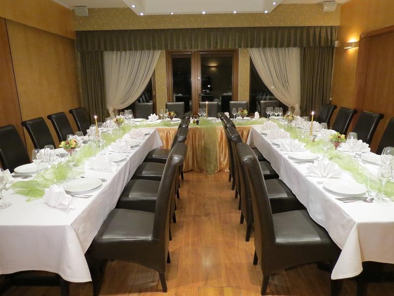Hotel Daglezja Nad Jeziorem Kornickim Kórnik Buitenkant foto