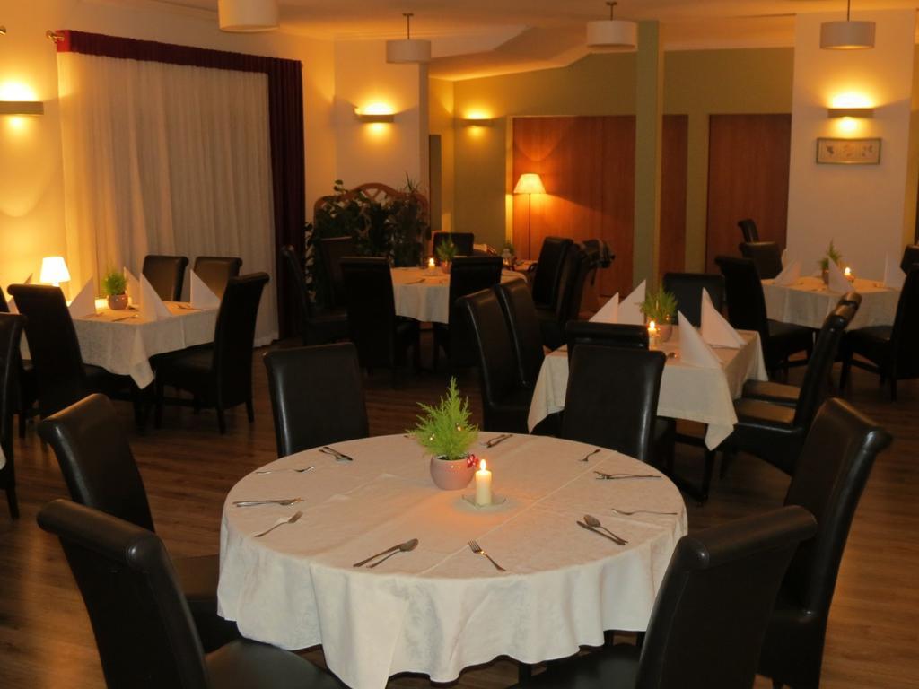 Hotel Daglezja Nad Jeziorem Kornickim Kórnik Buitenkant foto