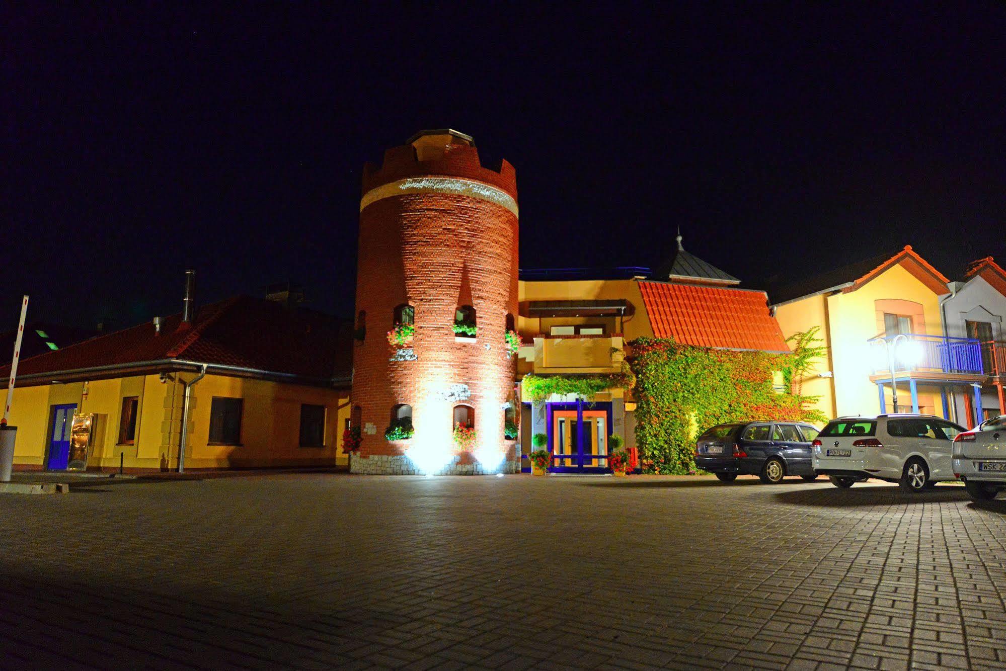 Hotel Daglezja Nad Jeziorem Kornickim Kórnik Buitenkant foto